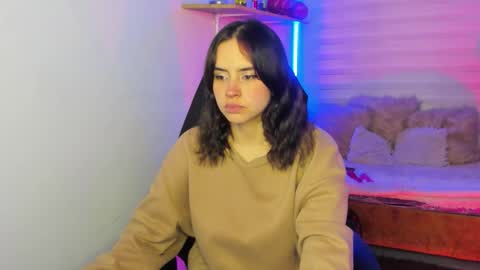 Snapshot of emily_lindey chatting on 21, 10, 2025 emily_lindey online show from 21, 10, 2025