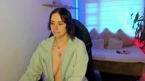 Snapshot of emily_lindey chatting on 26, 10, 2025 emily_lindey online show from 26, 10, 2025