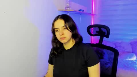 Snapshot of emily_lindey chatting on 16, 11, 2025 emily_lindey online show from 16, 11, 2025