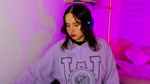 Snapshot of emily_lindey chatting on 18, 11, 2025 emily_lindey online show from 18, 11, 2025