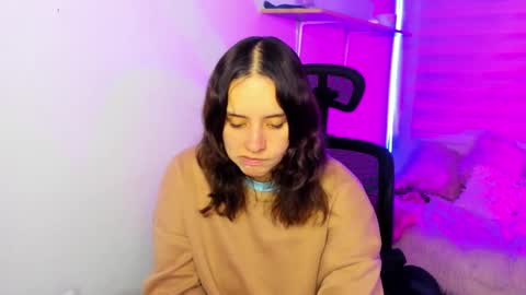 Snapshot of emily_lindey chatting on 20, 11, 2025 emily_lindey online show from 20, 11, 2025