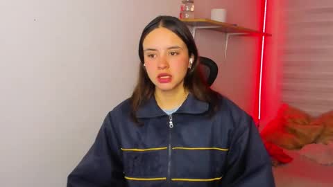 Snapshot of emily_lindey chatting on 23, 11, 2025 emily_lindey online show from 23, 11, 2025