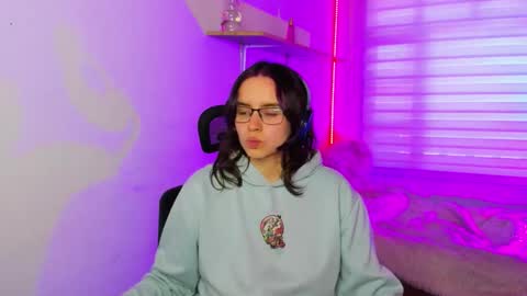 Snapshot of emily_lindey chatting on 29, 11, 2025 emily_lindey online show from 29, 11, 2025