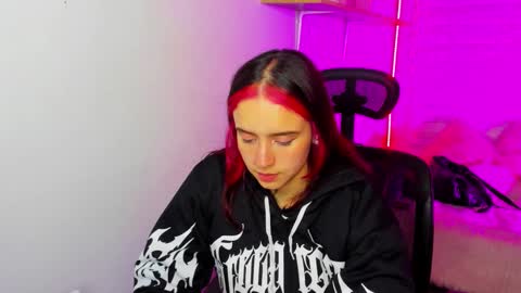 Snapshot of emily_lindey chatting on 1, 12, 2025 emily_lindey online show from 1, 12, 2025