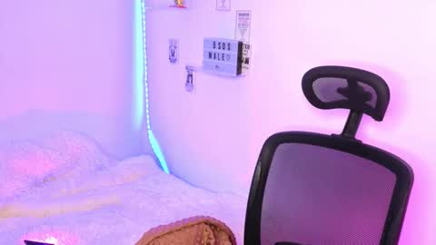 Snapshot of emily_lindey_ chatting on 19, 2, 2026 Emily Lindey online show from 19, 2, 2026