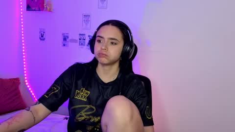 Emily Lindey online show from 6, 4, 2026