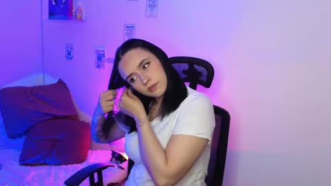 Emily Lindey online show from 14, 4, 2026