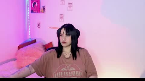 Emily Lindey online show from 13, 5, 2026