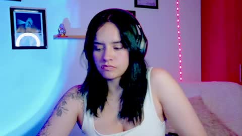 Snapshot of emily_lindey_ chatting on 23, 6, 2026 Emily Lindey online show from 23, 6, 2026