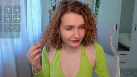 Snapshot of emily_lune chatting on 4, 6, 2026 Emily online show from 4, 6, 2026