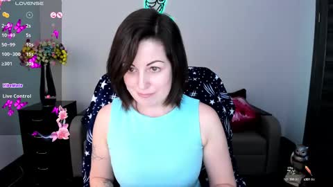 Snapshot of emily_midlton chatting on 11, 3, 2025 Emily online show from 11, 3, 2025