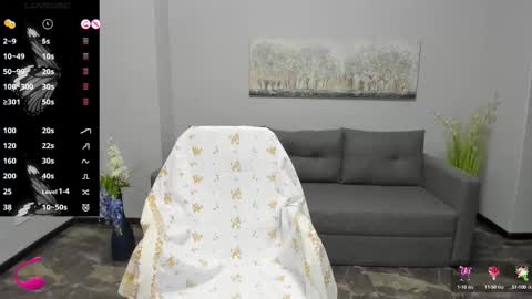 Snapshot of emily_midlton chatting on 8, 10, 2025 Emily online show from 8, 10, 2025