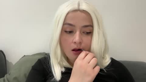 emily_morning_dew online show from 8, 11, 2025