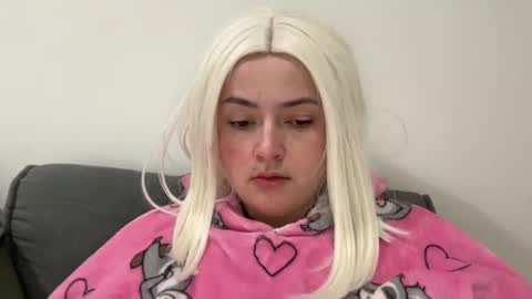 emily_morning_dew online show from 25, 11, 2025