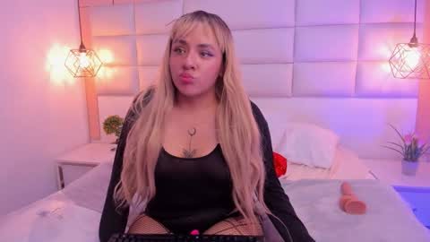 Snapshot of emily_mouns chatting on 3, 12, 2025 Emily online show from 3, 12, 2025