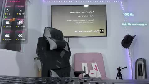 emily_palmeer online show from 5, 3, 2026