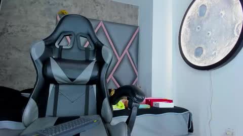 Snapshot of emily_queen03 chatting on 19, 2, 2026 Emily online show from 19, 2, 2026