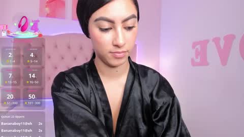 Snapshot of emily_roux chatting on 12, 3, 2025 EMILY online show from 12, 3, 2025