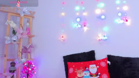 Snapshot of emily_sanderss1 chatting on 7, 12, 2024 Emily online show from 7, 12, 2024