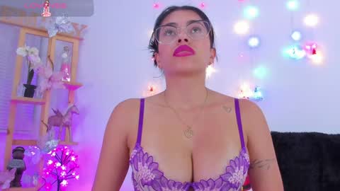 Snapshot of emily_sanderss1 chatting on 14, 12, 2024 Emily online show from 14, 12, 2024