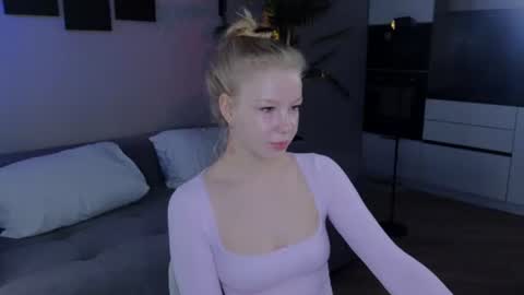 Snapshot of emily_shepard chatting on 18, 6, 2026 emily shepard online show from 18, 6, 2026