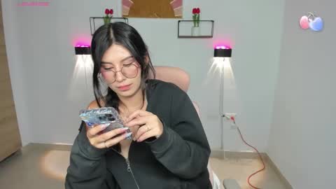 Snapshot of emily_villamil_ chatting on 6, 2, 2026 Emi online show from 6, 2, 2026