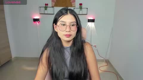 Snapshot of emily_villamil_ chatting on 27, 2, 2026 Emi online show from 27, 2, 2026