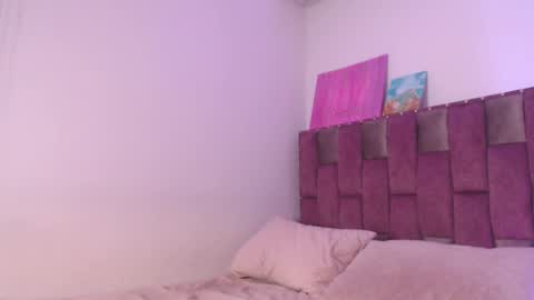 Snapshot of emily_w2 chatting on 17, 9, 2025 emily_w2 online show from 17, 9, 2025