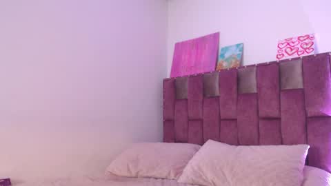 Snapshot of emily_w2 chatting on 19, 9, 2025 emily_w2 online show from 19, 9, 2025