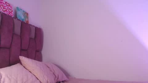 Snapshot of emily_w2 chatting on 25, 10, 2025 emily_w2 online show from 25, 10, 2025