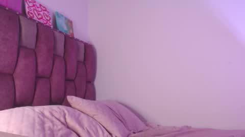 Snapshot of emily_w2 chatting on 26, 10, 2025 emily_w2 online show from 26, 10, 2025