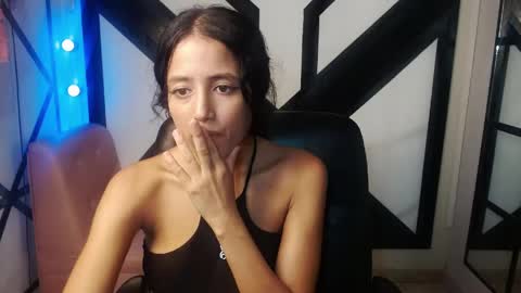 Snapshot of emily_zc1 chatting on 4, 5, 2026 EMILY online show from 4, 5, 2026