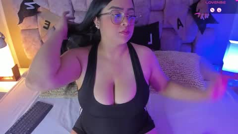 Snapshot of emilyboobss chatting on 27, 10, 2025 Emily online show from 27, 10, 2025