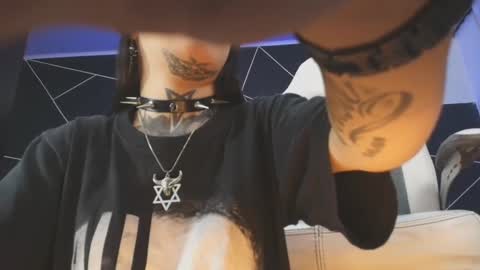 Snapshot of emilydaft chatting on 22, 10, 2025 fari online show from 22, 10, 2025