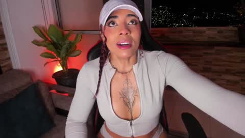 Snapshot of emilyfitness8 chatting on 23, 12, 2024 emily online show from 23, 12, 2024