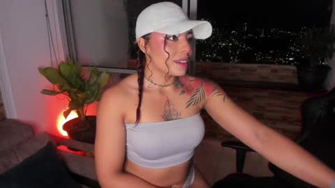 Snapshot of emilyfitness8 chatting on 10, 1, 2025 emily online show from 10, 1, 2025