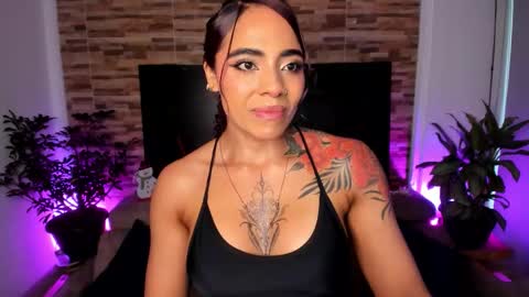 Snapshot of emilyfitness8 chatting on 18, 12, 2025 emily online show from 18, 12, 2025