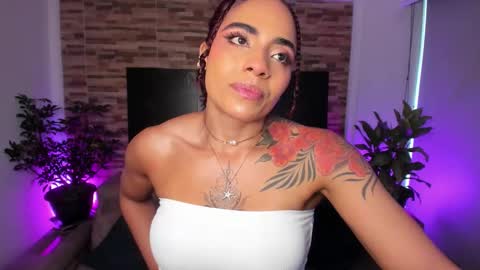 Snapshot of emilyfitness8 chatting on 7, 1, 2026 emily online show from 7, 1, 2026