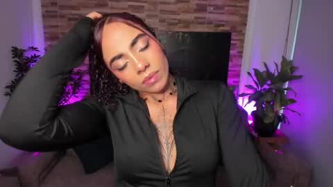 Snapshot of emilyfitness8 chatting on 12, 1, 2026 emily online show from 12, 1, 2026