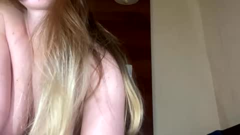 emilygibbes online show from 18, 12, 2025