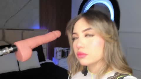 Emily Hendrix online show from 4, 12, 2024