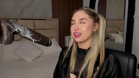 Emily Hendrix online show from 11, 1, 2025