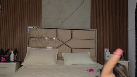 Emily Hendrix online show from 29, 1, 2025