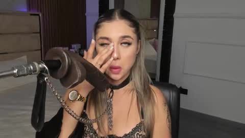 Emily Hendrix online show from 8, 3, 2025