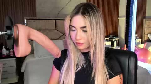 Emily Hendrix online show from 20, 9, 2025