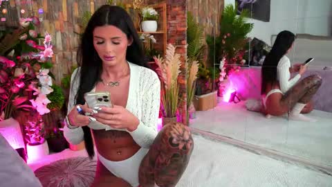 Snapshot of emilyhudsson chatting on 9, 9, 2025 Emily  online show from 9, 9, 2025