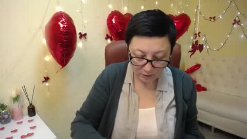 Snapshot of emilyl0vee chatting on 5, 2, 2026 Emily online show from 5, 2, 2026