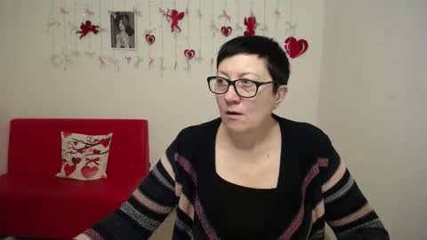 Snapshot of emilyl0vee chatting on 9, 2, 2026 Emily online show from 9, 2, 2026