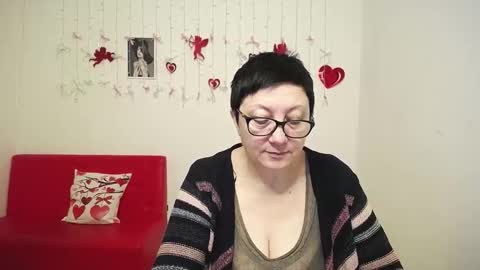 Snapshot of emilyl0vee chatting on 14, 2, 2026 Emily online show from 14, 2, 2026