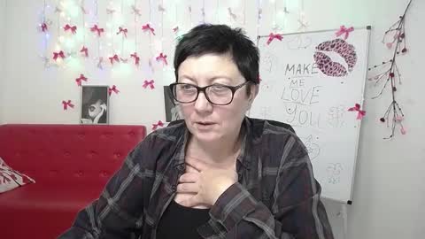 Snapshot of emilyl0vee chatting on 23, 2, 2026 Emily online show from 23, 2, 2026